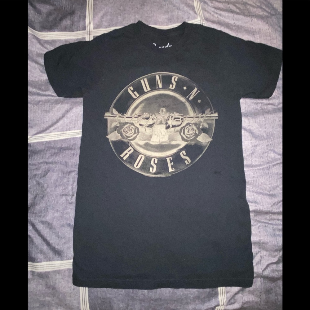 Guns and roses graphic tee